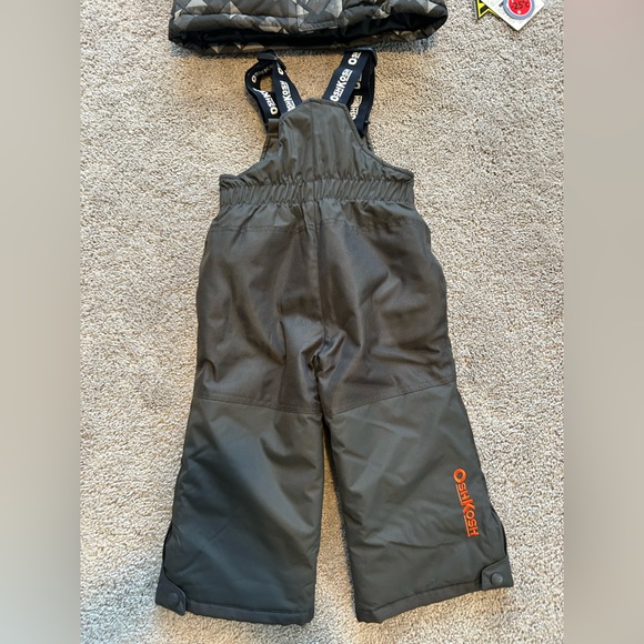 Carter‘s 2-piece snowsuits with hat brand new 2T - Picture 2 of 5